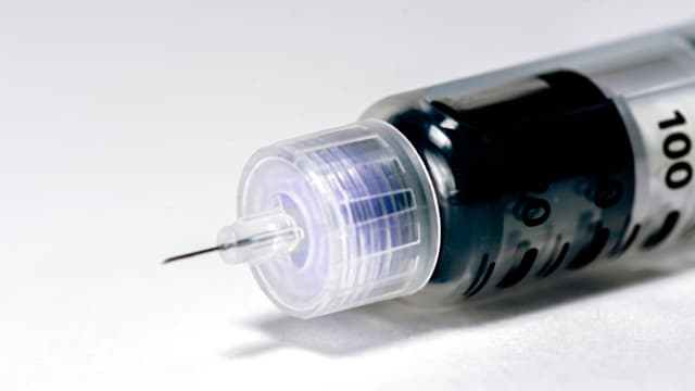 被指用同一针头为15人采血 杭州诊所员工被开除