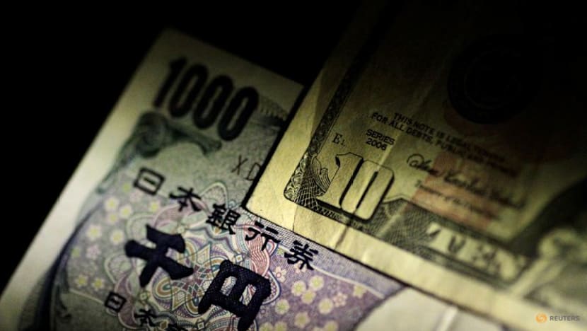 Japanese yen, euro slide against dollar on fiscal concerns
