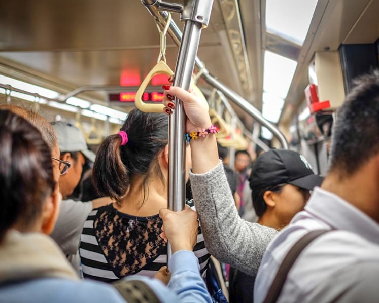 #trending: Reddit user questions why MRT commuters should give up seats to young children