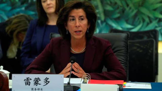 雷蒙多抵达北京 中美商务部长进行会谈