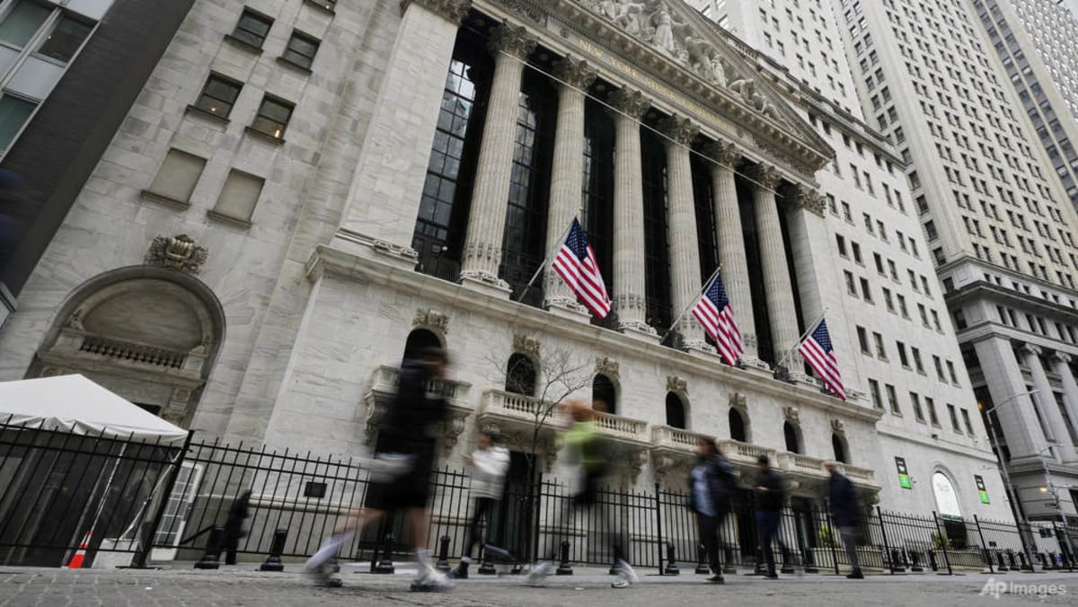 Wall Street loses ground after sharp rally on Trump tariff reversal Wall Street loses ground after sharp rally on Trump tariff reversal