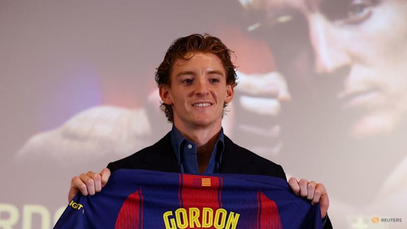 Barcelona sign England winger Gordon from Newcastle