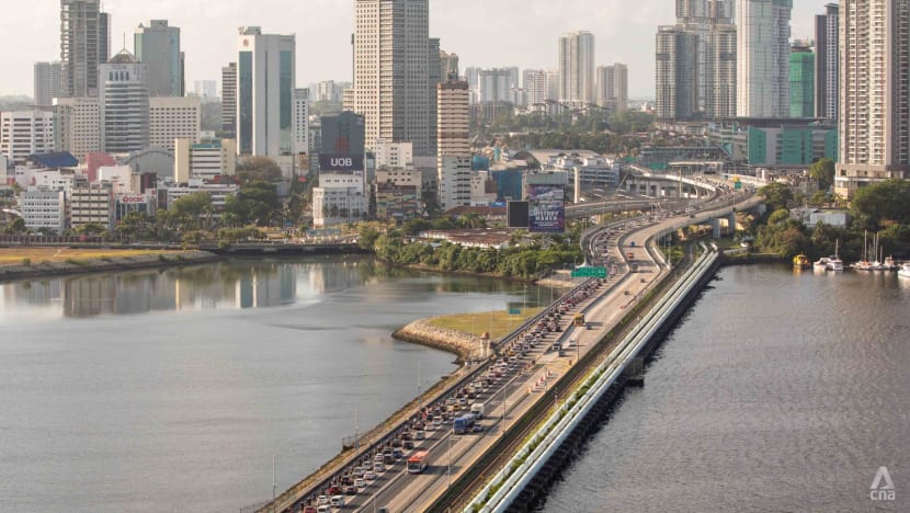 No plans to 'fully liberalise' cross-border ride hailing, but app bookings for licensed taxis being considered: LTA No plans to 'fully liberalise' cross-border ride hailing, but app bookings for licensed taxis being considered: LTA