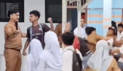 Viral guru Agus Saputra di Jambi dikeroyok gerombolan siswa, gara-gara apa?