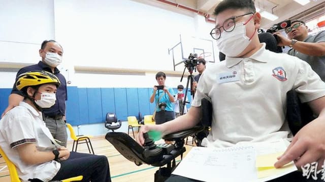 肌萎剩两指能活动 港学生考获佳绩