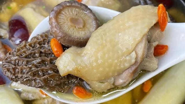 食谱：羊肚菌冬菇鸡汤