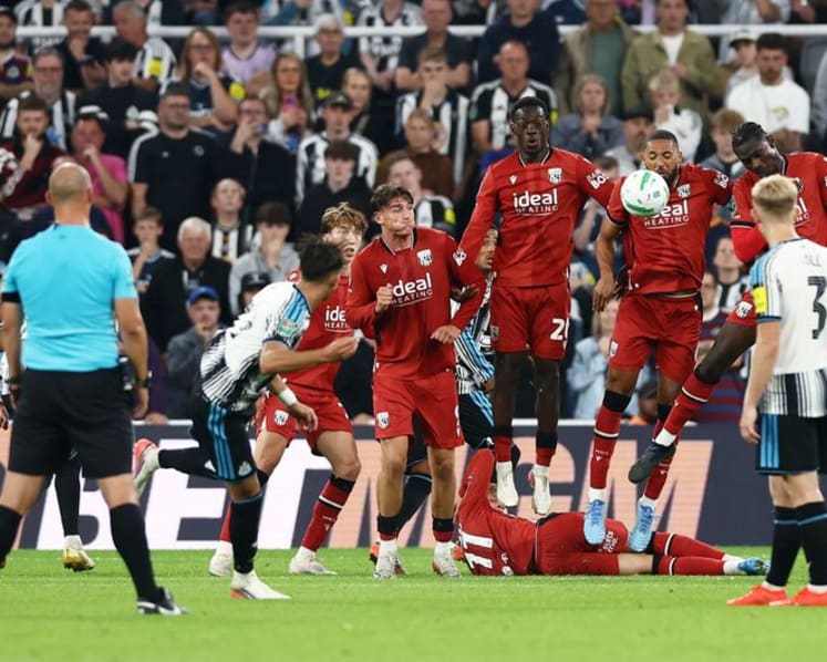 Newcastle come from behind to reach League Cup third round