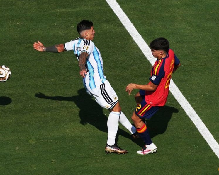 World Cup final between 10-man Argentina and Spain goes to extra time