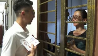 【GE2025】行动党候选人林于晖晚间拜访后港居民 吃了不少闭门羹但也有居民热情回应