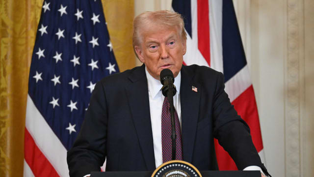 美国下周二起对加墨加征25%关税 对华再加征10%
