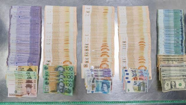 携逾10万现钞图闯关 十人因带超额现金在机场被扣