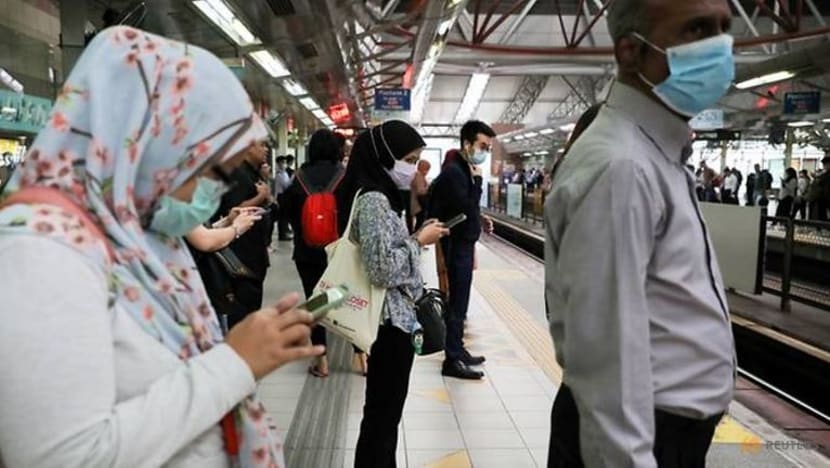 Hampir 60% rakyat M'sia setuju wajibkan semula pelitup muka