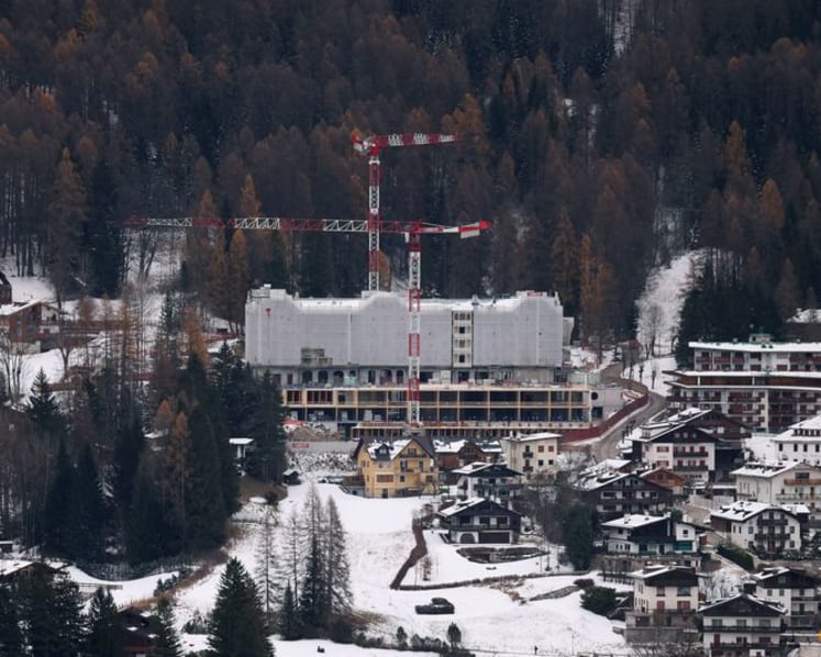 Transport fears force cap on ticket sales for events in Italy's Cortina