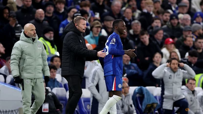 Red card experts Chelsea learn how to cope with 10 men