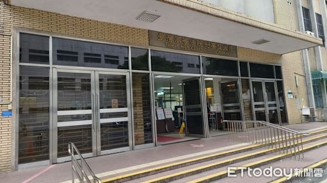 五岁女童头部受重创 寄养家庭男子仅用冷冻食品冰敷