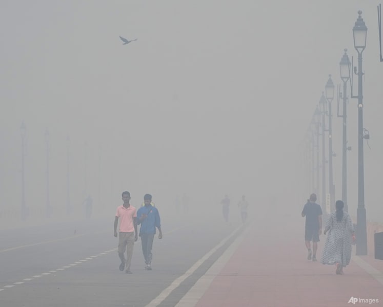 Thick smog blankets New Delhi after Diwali fireworks, pushing air quality to hazardous levels
