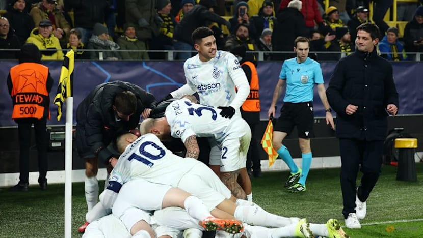Inter Milan beat Dortmund 2-0 but both teams end up in playoffs