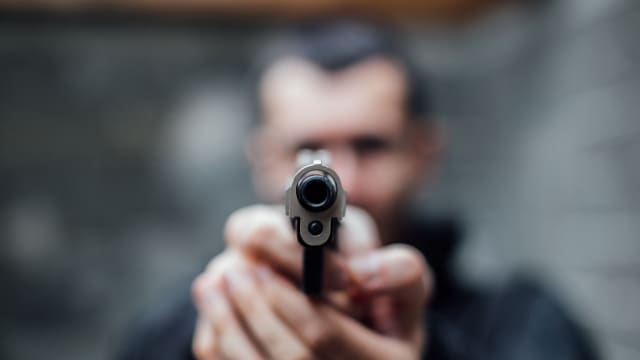 阿曼首都回教堂附近发生枪击案 造成四死多伤