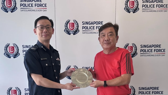 协助防止空中窃案 机警乘客获警方表扬