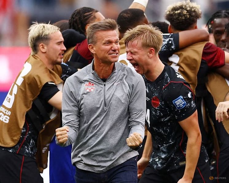 Canada score late winner to advance to last 16 at World Cup