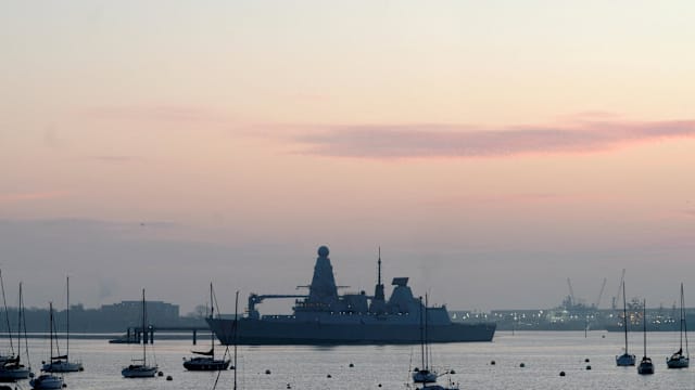 英国将向中东派遣驱逐舰 确保霍峡航运安全