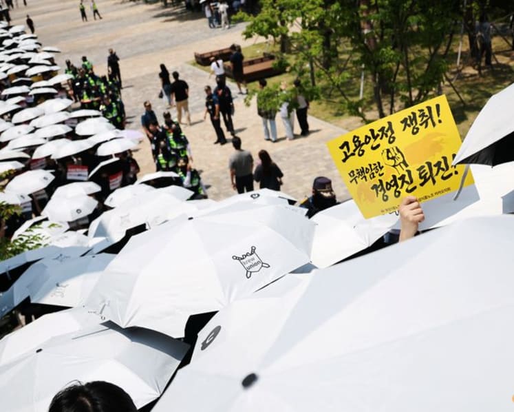 Kakao union stages four-hour strike and rally in South Korea over pay