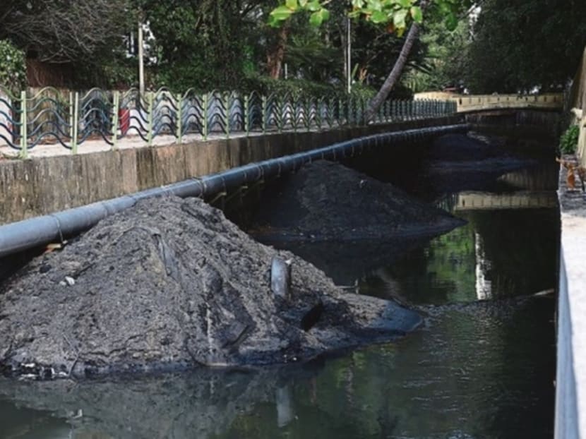 Last Friday, Malay Mail had in its front page report highlighted the dark and smelly waters of Sungai Batu Ferringhi that flowed to the Batu Ferringhi beach area have irked holiday makers, hoteliers and fishermen. Photo: The Malay Mail Online