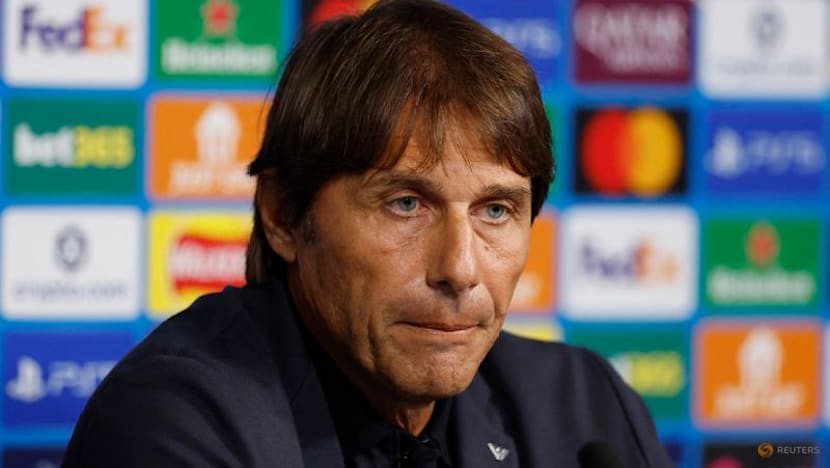 Conte's Serie A leaders Napoli take on Allegri's resurgent Milan