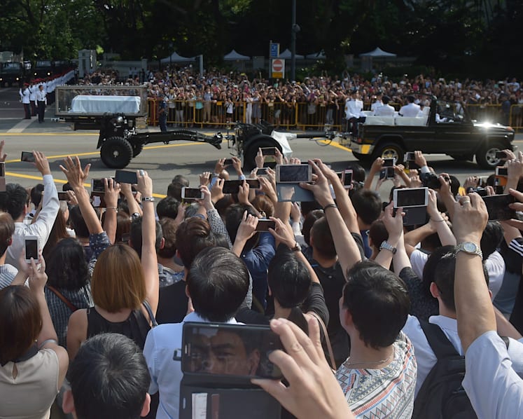 Loyal staff give Mr Lee Kuan Yew final send-off