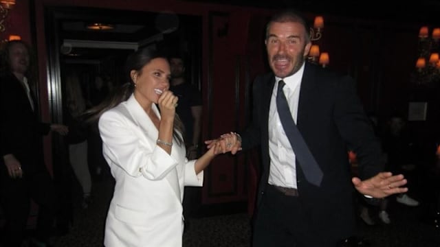 David Beckham 51岁生日，Victoria Beckham甜晒“泳裤猛男照”感性告白闪瞎全网
