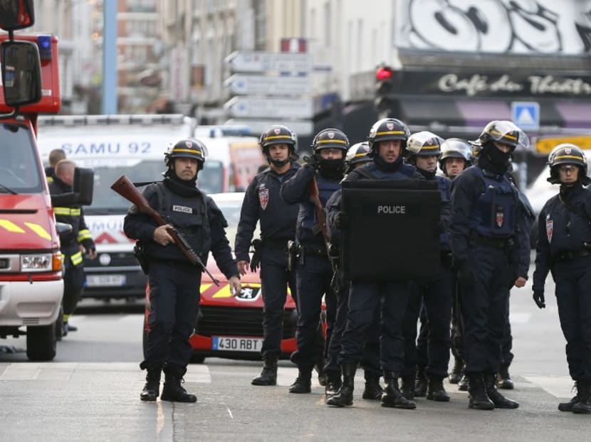 Two dead, seven arrested in Saint-Denis raid targeting Paris attack mastermind