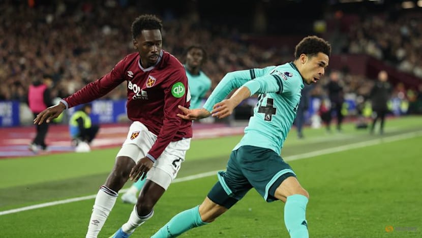 West Ham out of relegation zone with 4-0 win over Wolves
