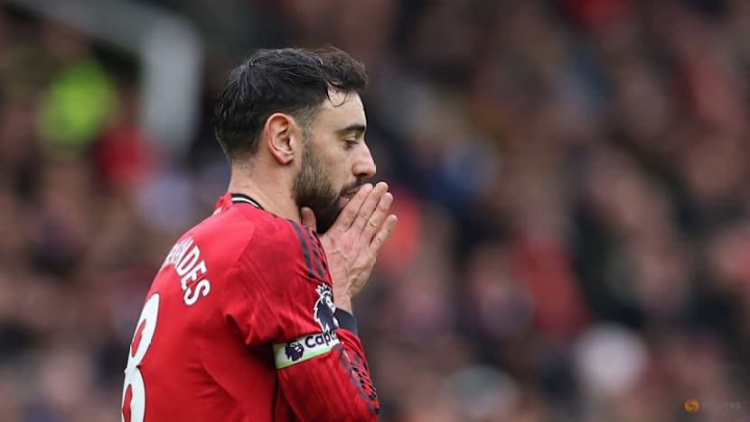 Man Utd tighten grip on fourth place with 2-0 home win over Spurs