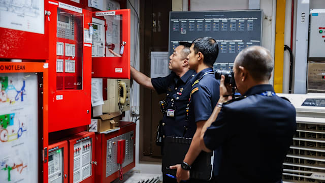 民防部队突击检查 发现两商业场所存在多项违规