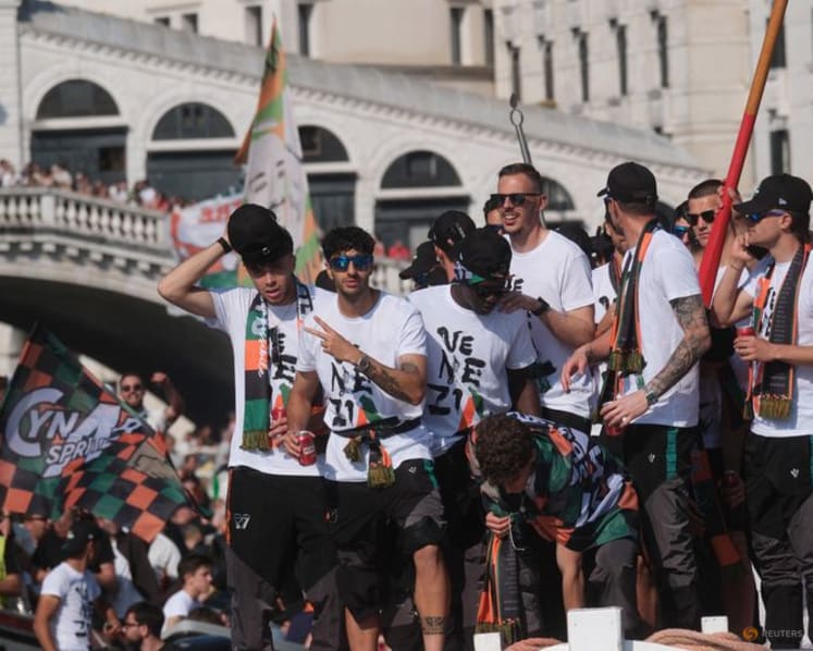 Celebrations in the canals as Venezia set sail for Serie A