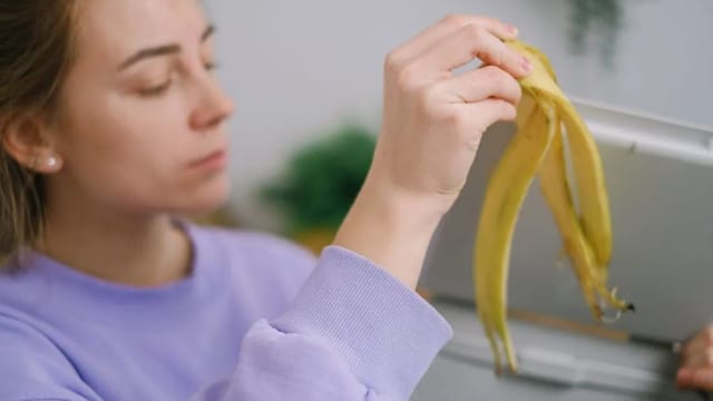 用香蕉皮擦脸可除斑消痘、清除皱纹　坊间流传的“秘方”可信否？