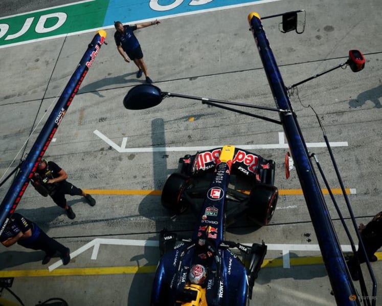 Verstappen claims first pole of season at Bahrain GP in Malaysia