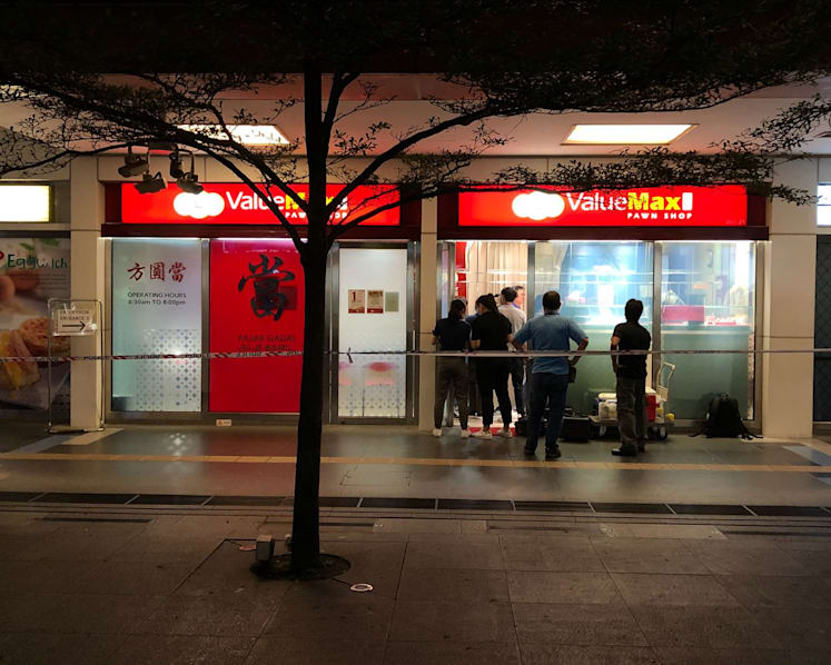 Man who threatened to blow up pawnshop at Boon Lay MRT Station after failed robbery still at large