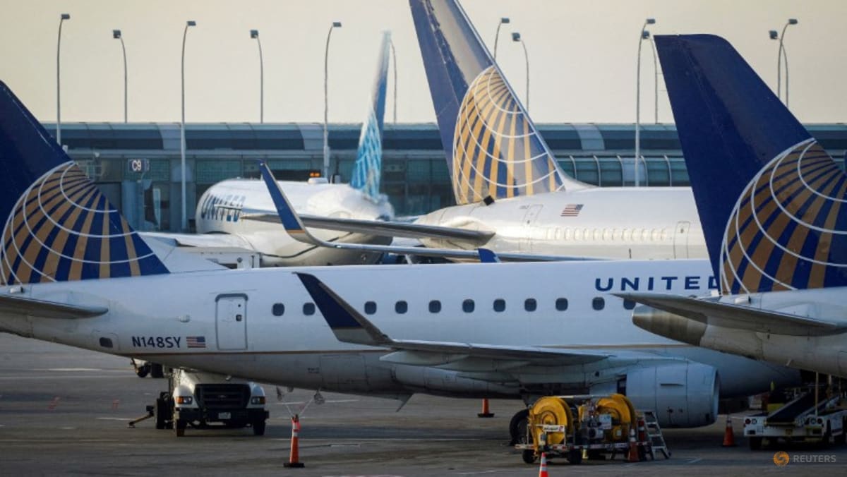 US expects flight delays to worsen as controllers miss paychecks