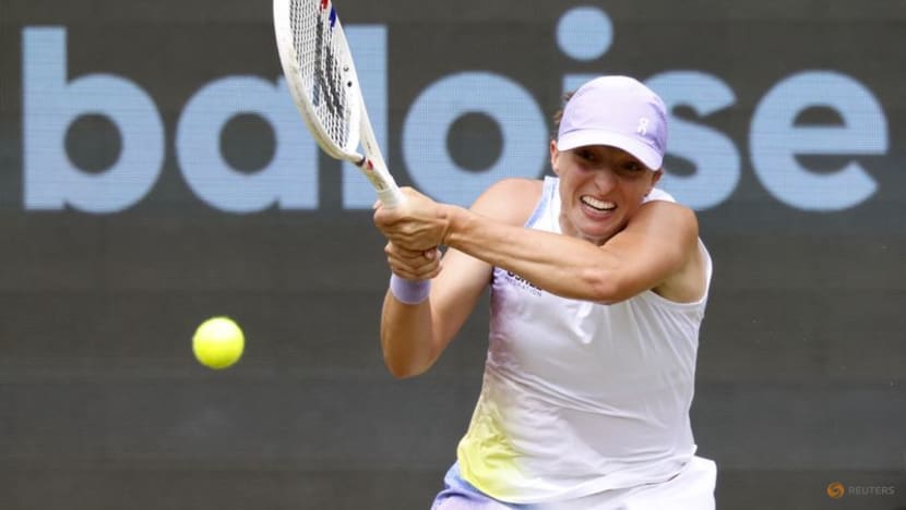 Swiatek cruises past second-seed Paolini to reach first grass final