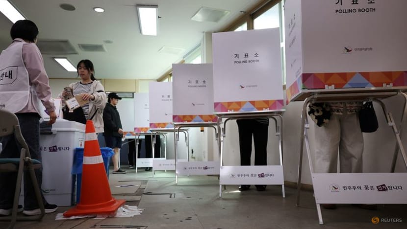 South Koreans turn out in record numbers for early voting as presidential hopefuls vow change