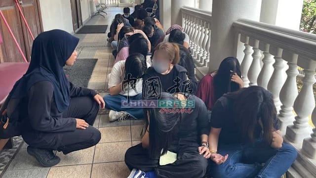 马警捣毁三网赌呼叫中心 捕111名男女包括大学生