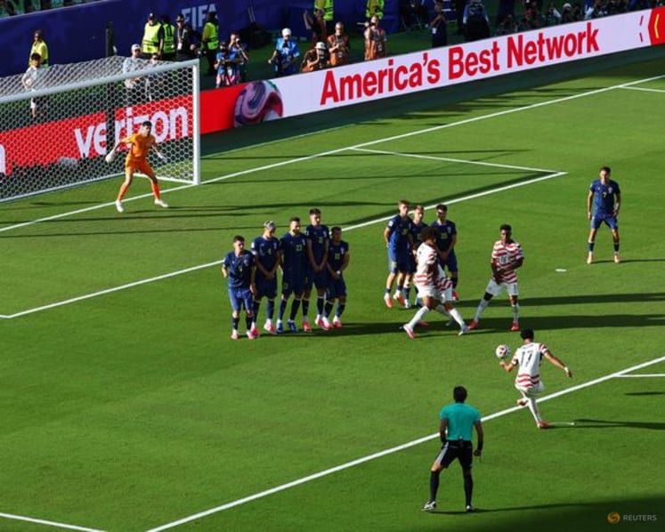 Ten-man United States beat Bosnia 2-0 to reach World Cup round of 16