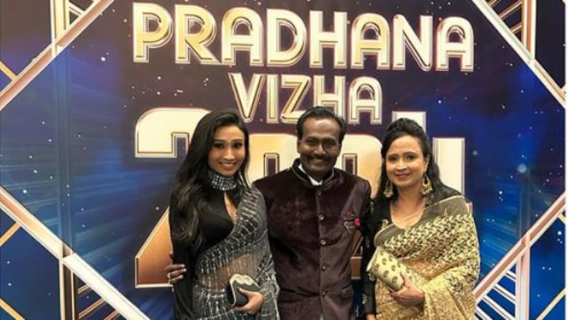 "வாழ்நாள் சாதனையாளர் விருது எனது கலைப் பயணத்தில் கிடைத்த ஓர் அங்கீகாரம்" - L. விஜயந்திரன் "வாழ்நாள் சாதனையாளர் விருது எனது கலைப் பயணத்தில் கிடைத்த ஓர் அங்கீகாரம்" - L. விஜயந்திரன்