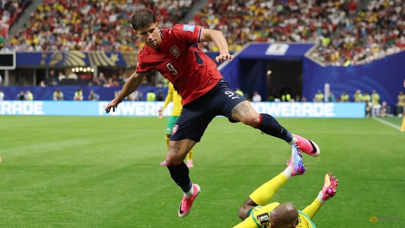 South Africa salvage draw with late penalty after Czechs take early lead
