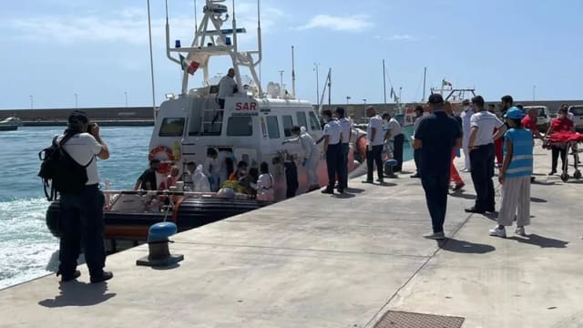意大利南部海域发生两起移民船翻覆事故   酿成11死66失踪