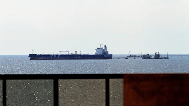 涉委内瑞拉石油业 美国制裁多家陆港企业和油槽船