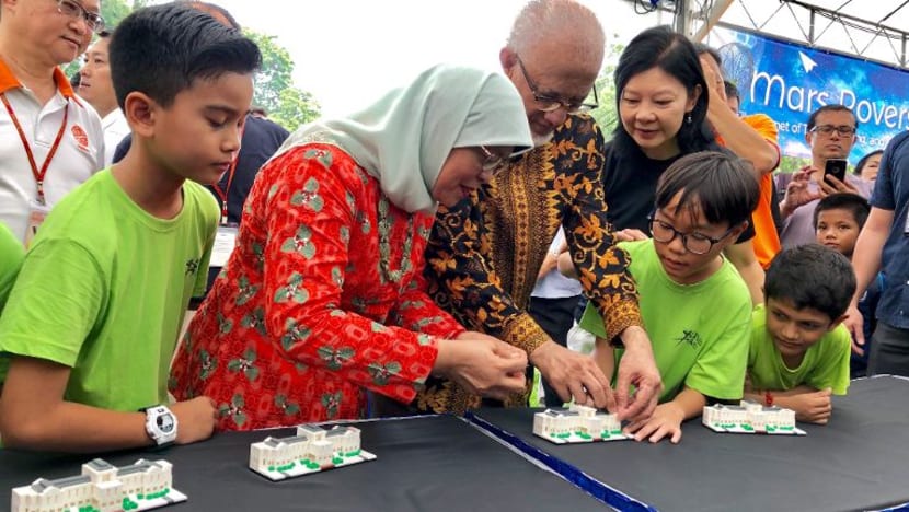 Presiden Halimah Yacob lancarkan model Istana dari LEGO