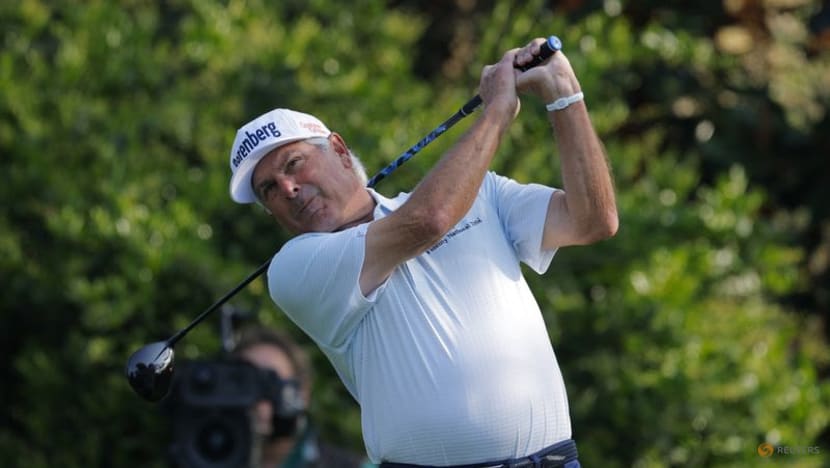 Rose storms into Masters lead, McIlroy stumbles late