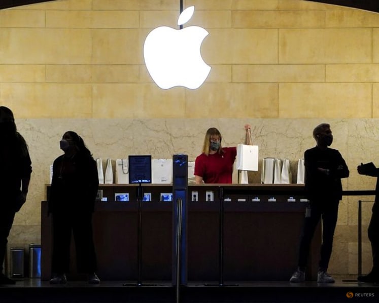 Apple cuts jobs across sales team